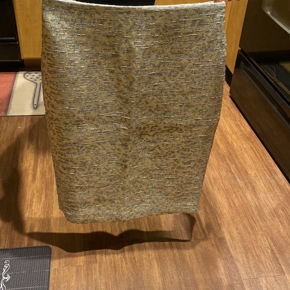 Mid length skirt - Picture 2 of 2